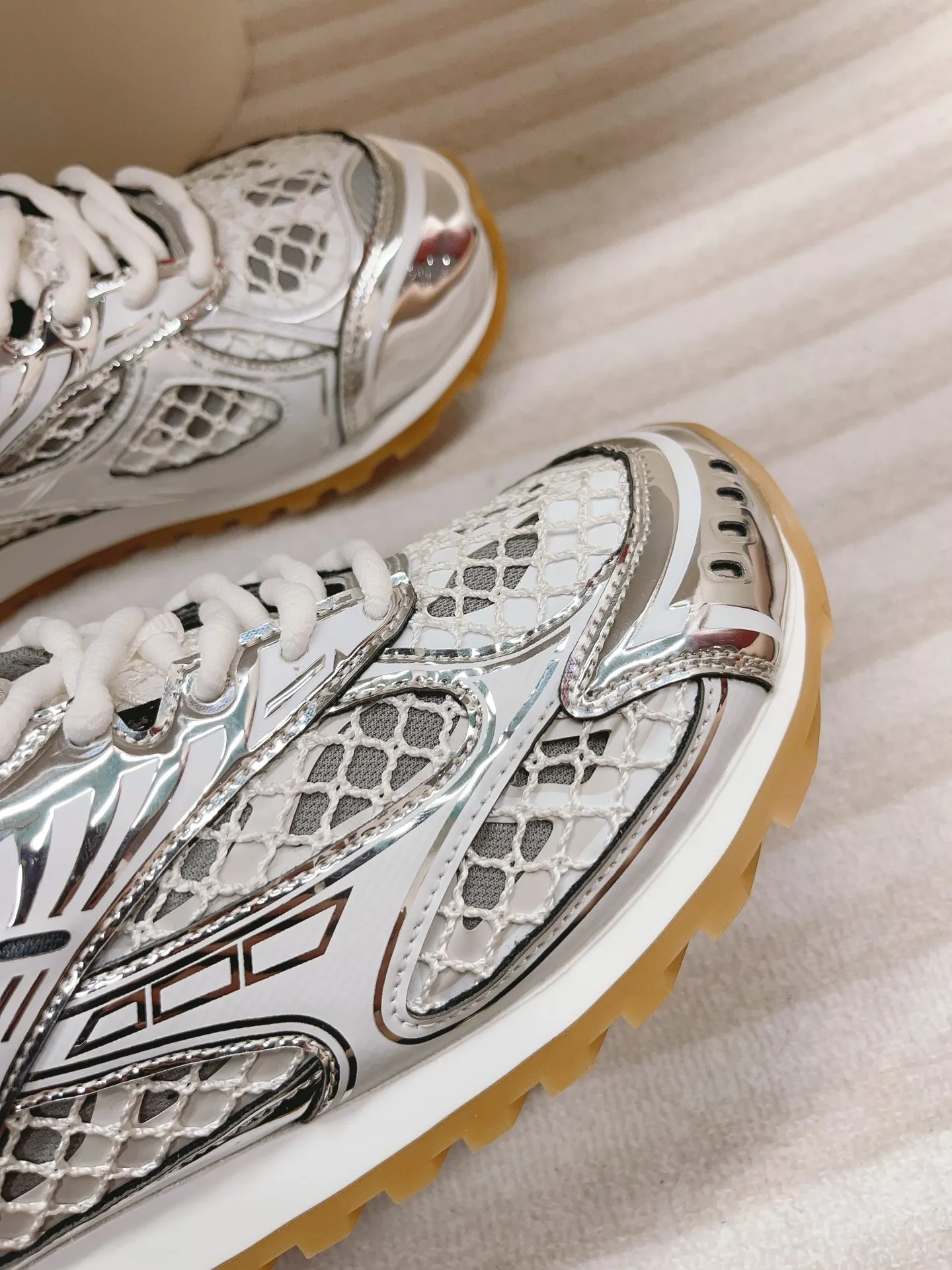 👟👟Ex-factory price 560 🌈🌈 Women's shoes, women's clothing, the latest hot models, couples' models, Bottega Veneta BV23, the new Orbit designer's curtain call, casual sneakers, a new style of freehand pure and unconstrained, with modern symbols of color, fashionable, cool and handsome, simply invincible, retro and versatile, all original craftsmanship, size 35-44